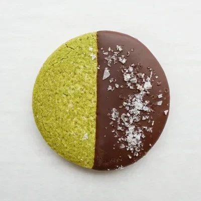 Our rich shortbread cookie, made with matcha green tea powder, dipped in melted chocolate and flaked sea salt. They melt in your mouth!